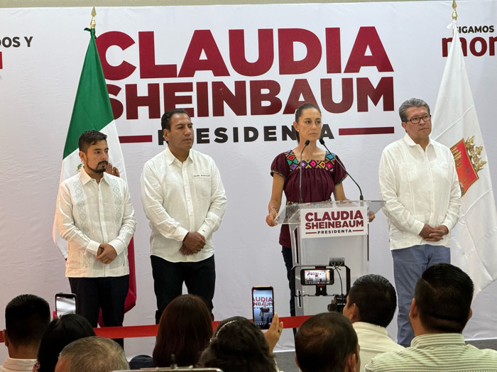 Guillermo Santiago acompaña a la Dra. Claudia Sheinbaum en rueda de prensa en Comitán