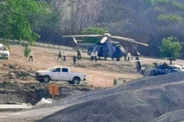 AMLO visita Chiapas a bordo de dos helicópteros artillados