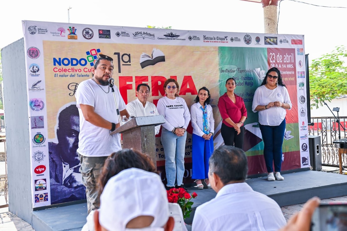 Reconocen legado del dramaturgo tapachulteco Carlos Olmos con primera Feria del Libro y La Rosa