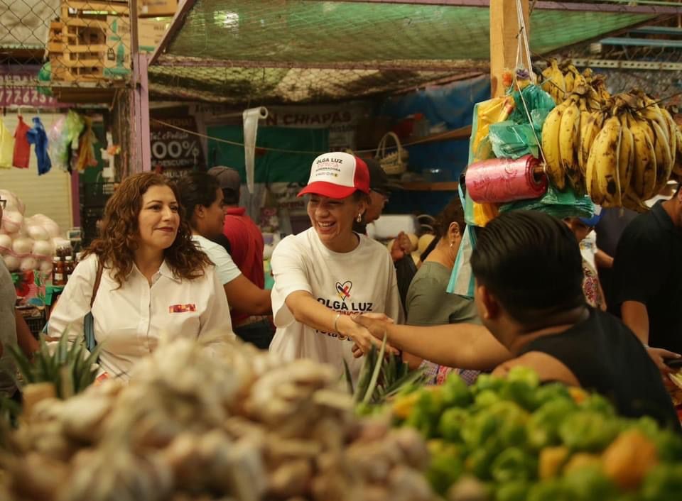 Olga Luz Espinosa visita el Mercado San Juan
