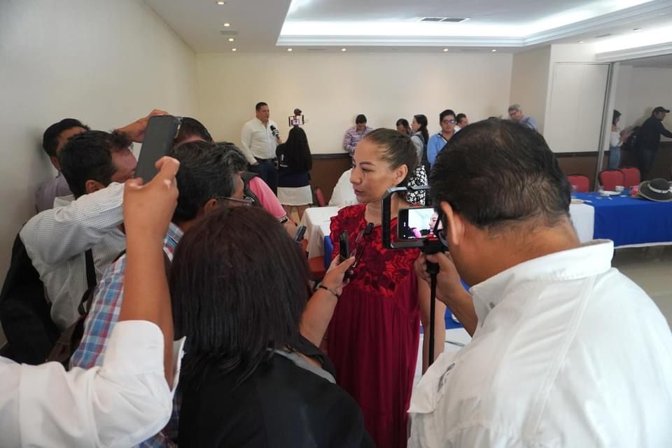 Arranca campaña Olga Luz Espinosa en “encuentro con periodistas”