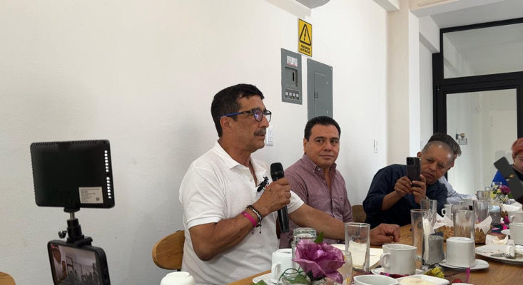 Paco Rojas comparte su proyecto de gobierno con el Club de Periodistas de Chiapas