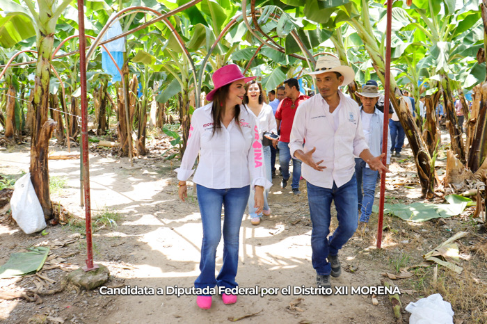 Rosy Urbina visita el Ejido Miguel Alemán en Suchiate para fortalecer el apoyo a los productores de banano