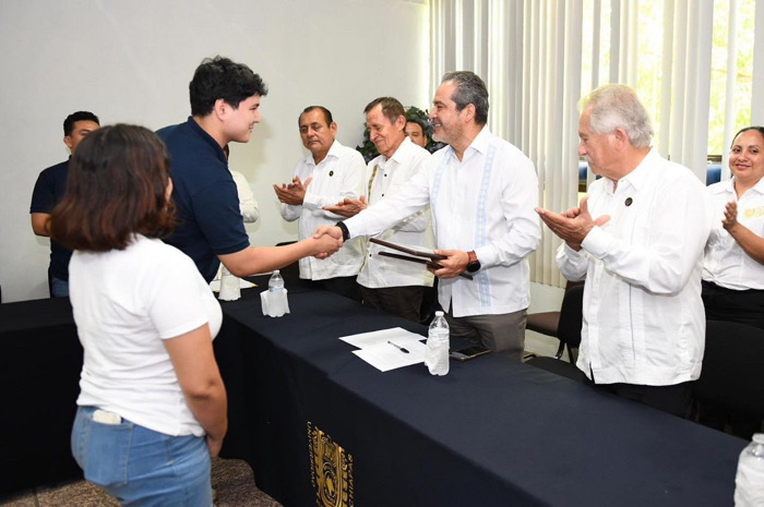 Éxito de egresadas y egresados de la UNACH es motivo de orgullo en los 50 años de la institución