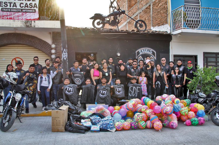 Motociclistas de Chiapas celebran el “Día del Niño” entregando juguetes a infantes de escasos recursos