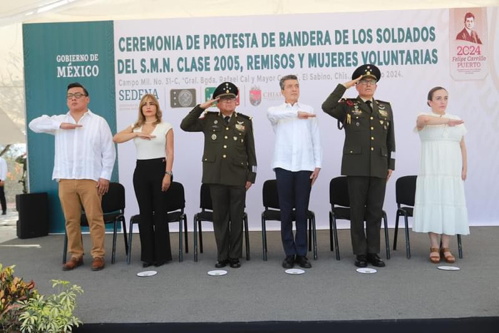 Atestigua REC toma protesta de bandera de soldados del SMN, remisos y mujeres voluntarias