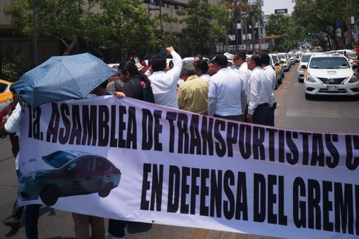 Taxistas protestan por tercera vez sin respuesta ante Uber y Didi