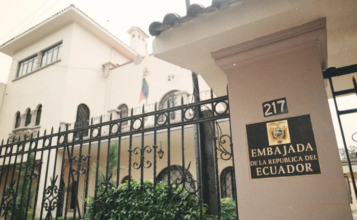 Ecuador anuncia el cierre de sus consulados en México