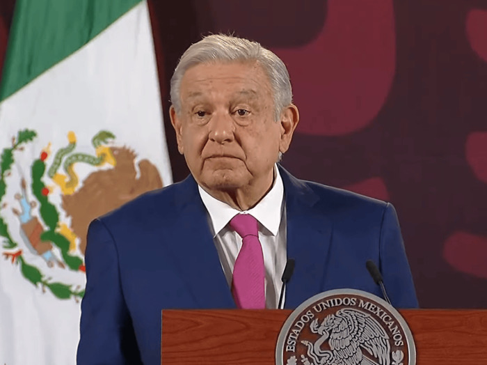 Denuncia López Obrador que el conservadurismo ataca la transformación del país