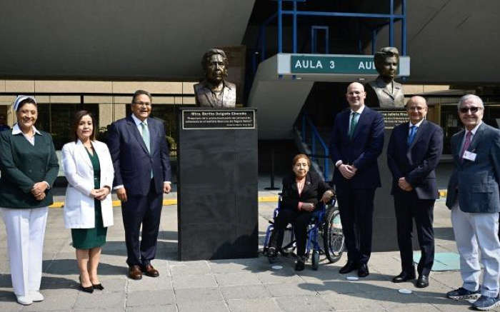 IMSS reconoce labor de más de 124 mil enfermeras y enfermeros