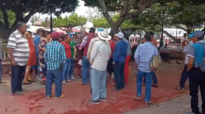 Trabajadores del Ayuntamiento de Chiapilla exigen justicia tras despidos injustificados