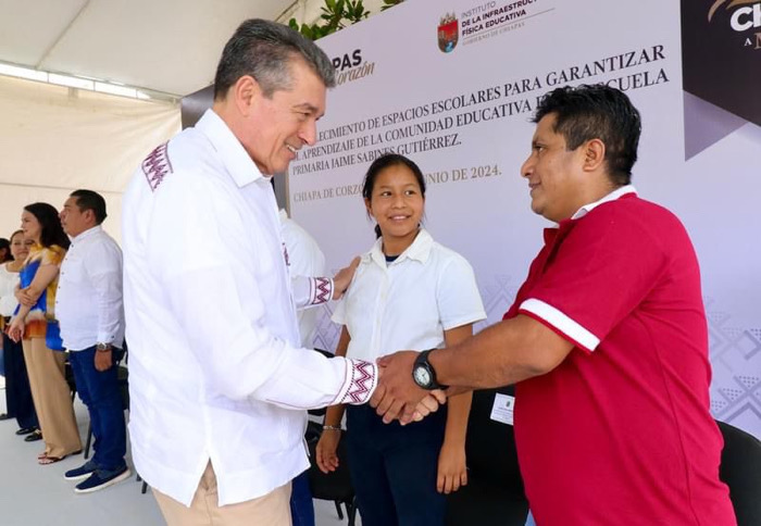 Con respaldo de AMLO, estamos sacando adelante al sector educativo de Chiapas: Rutilio Escandón