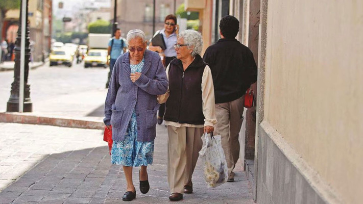 López Obrador y Sheinbaum impulsan pensión para mujeres de 60 a 64 años