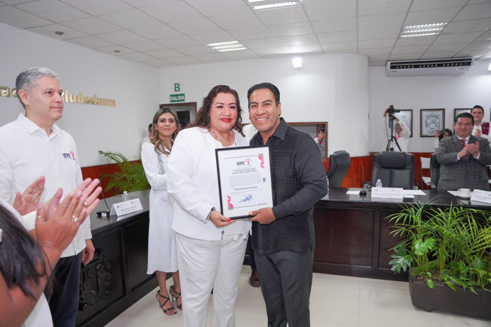 Eduardo Ramírez recibe constancia que lo reconoce como gobernador electo de Chiapas