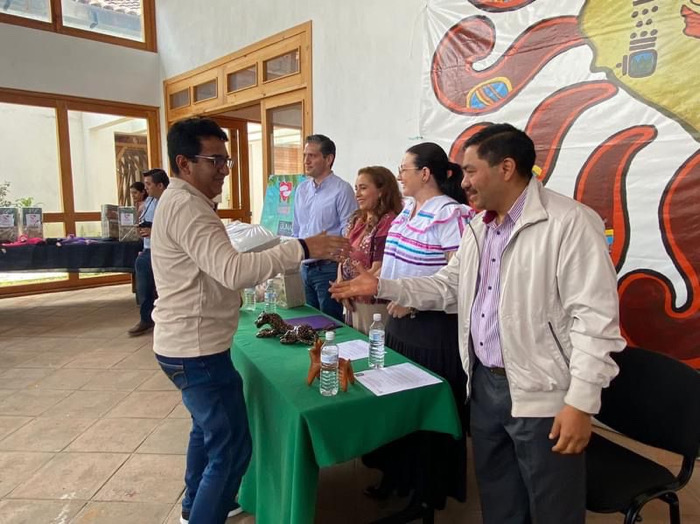 Casas de Cultura reciben donación de libros en Chiapas