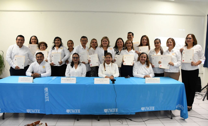 Reciben docentes de la UNACH constancia de certificación de competencias laborales