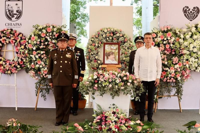 Rutilio Escandón participó en Homenaje Póstumo del DIF Chiapas a su esposa Rosalinda López Hernández