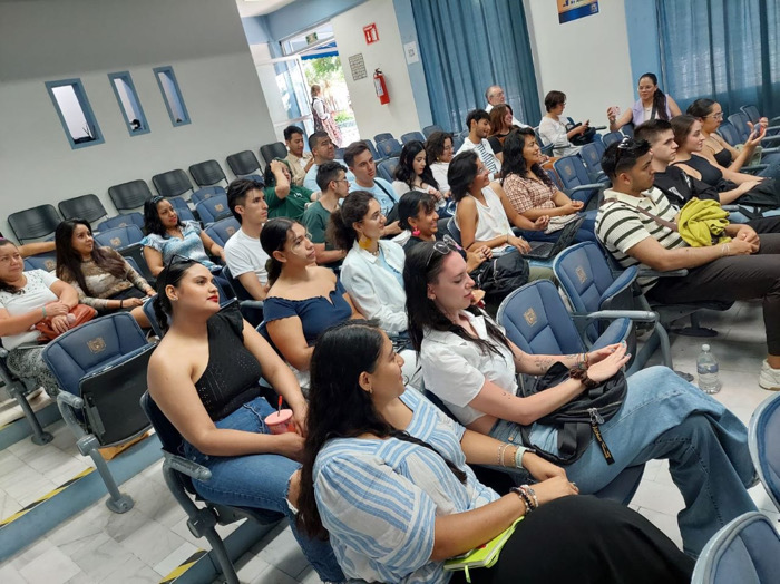 Realizan estudiantes de Colombia y de la Universidad Autónoma de Guadalajara estancia académica en la UNACH
