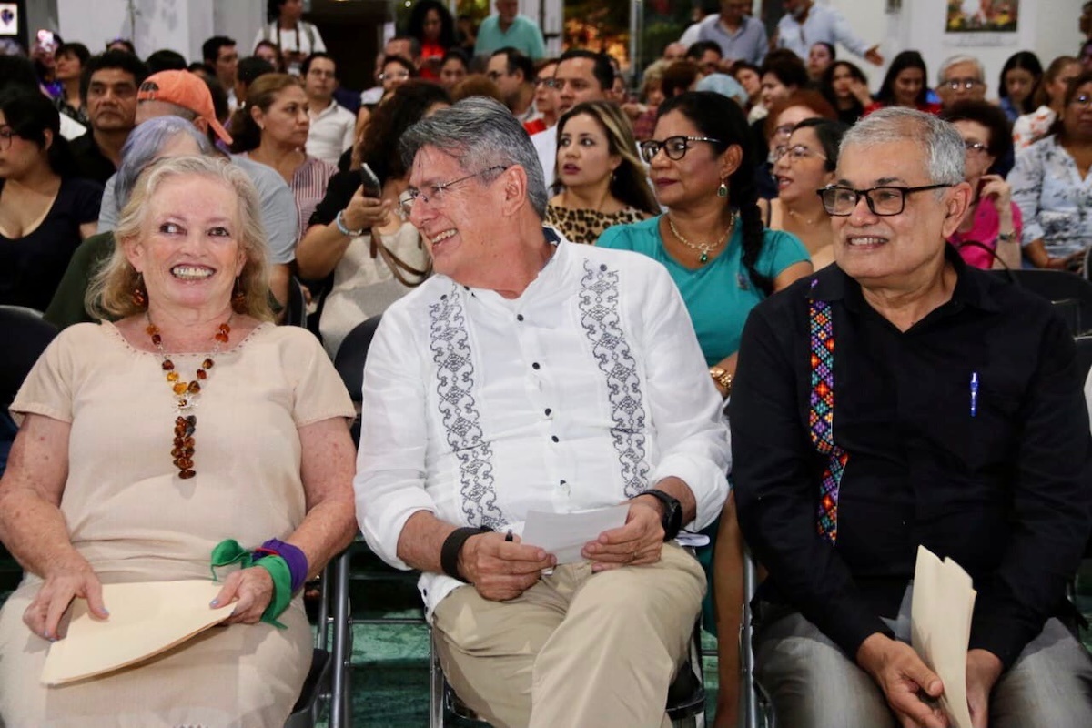 Destacados por su compromiso, entregan medalla ‘Joaquín Miguel Gutiérrez’ a Enriqueta Burelo Melgar y Roberto Ramos Maza