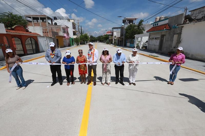 En Tuxtla, Rutilio Escandón inaugura pavimentación del Circuito las Casas Norte de la colonia La Misión