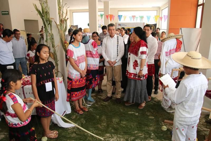 Rutilio Escandón y Alejandra Frausto reciben a niñas, niños y jóvenes de los Semilleros Creativos de Chiapas