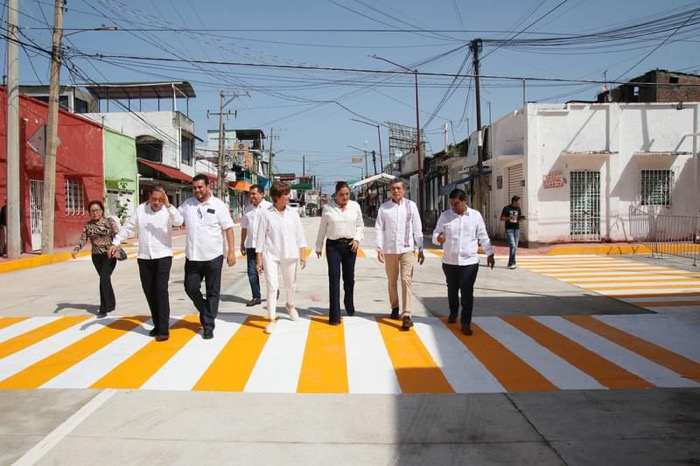 Inaugura Rutilio Escandón la pavimentación de la calle 8ª Oriente, de Tapachula