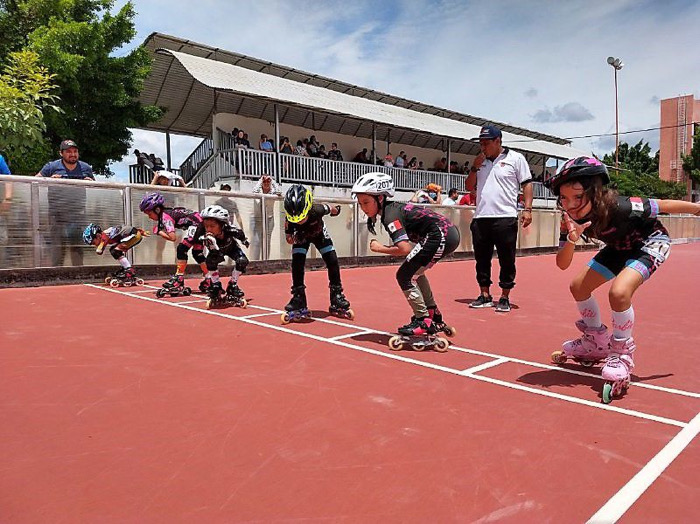 El Patinódromo del Indeporte te espera para que entrenes Patines Sobre Ruedas