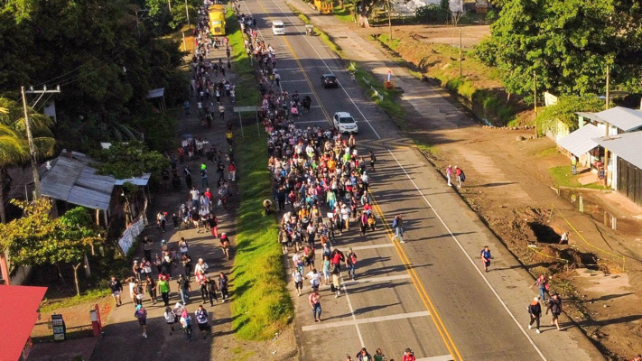 Parte nueva caravana de 3 mil migrantes de Suchiate rumbo a EE.UU.