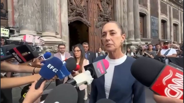 Claudia Sheinbaum se reúne con familiares de los 43 normalistas