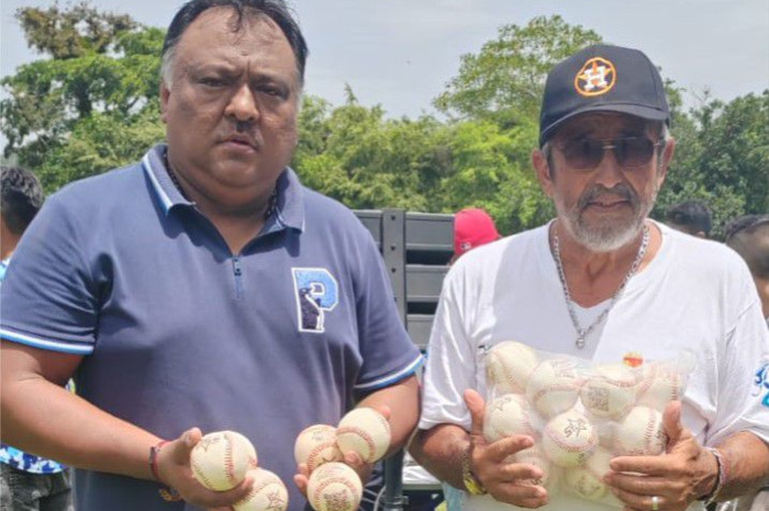 Indeporte entrega uniformes de beisbol y realiza selectivo de Futbol Bandera Blanca en Tila