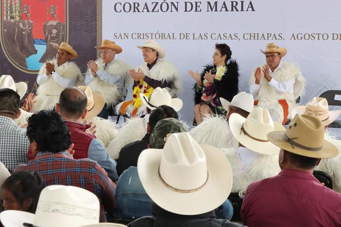 Rutilio Escandón inaugura red eléctrica en Corazón de María, municipio de San Cristóbal de Las Casas