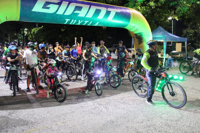 Gran participación de ciclistas en Rodada Nocturna con Causa