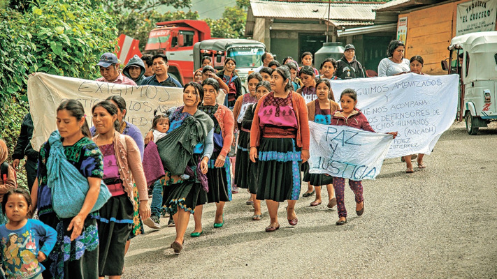 Voz ensangrentada de mujeres serranas / Al Sur