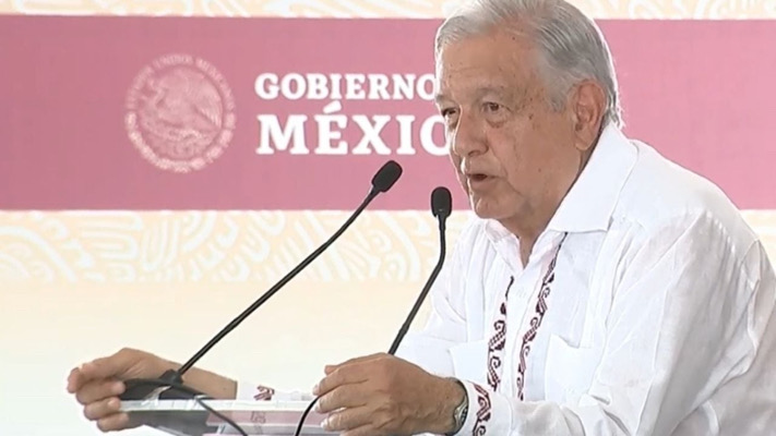 AMLO promete reconocer a sus principales críticos