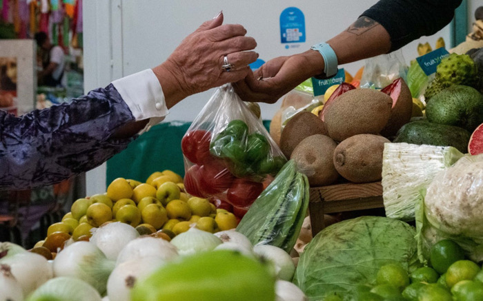 Frutas y verduras lideran aumento de precios; la canasta básica con la mayor inflación en 14 meses