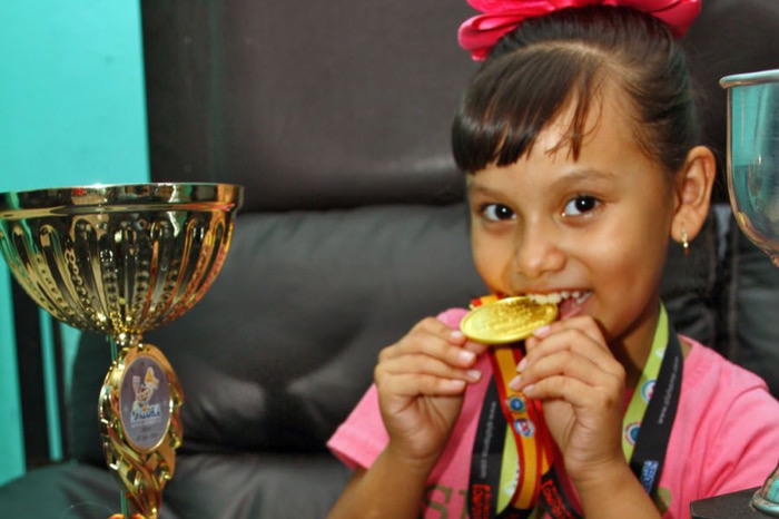 Evelyn Tapia Mijangos representando a México, destaca en elCampeonato Internacional de Cálculo Mental en Madrid, España