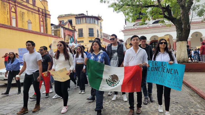 Estudiantes de la UNACH marchan en contra de la Reforma Judicial