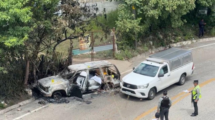 Hallan vehículo incendiado, con restos humanos, en carretera que conecta Tuxtla con Ocozocoautla