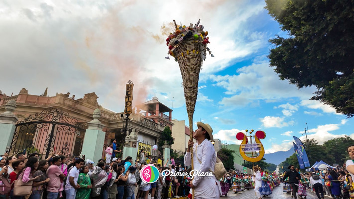 Desfile de Delegaciones en Oaxaca 2024