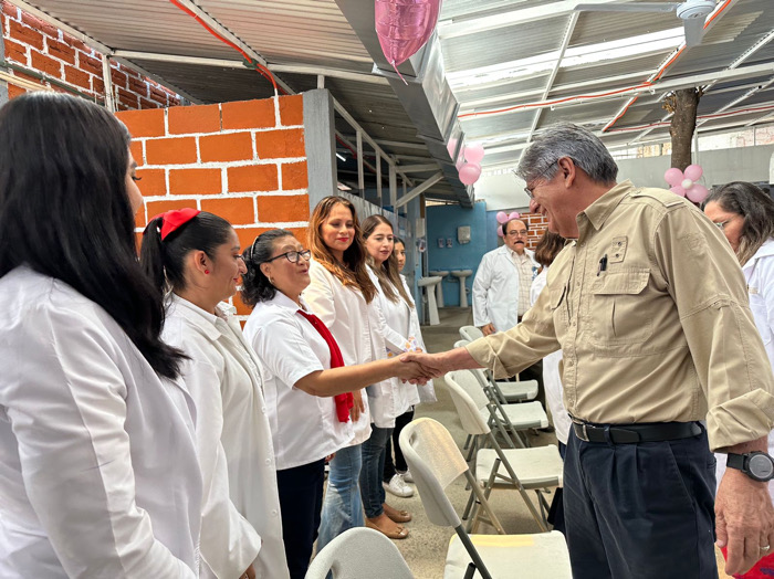 Visita del Presidente Municipal Carlos Morales a la Estancia Municipal de la Mujer Lactante