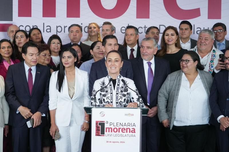 Sheinbaum celebra bancada histórica de morena con 66 senadores