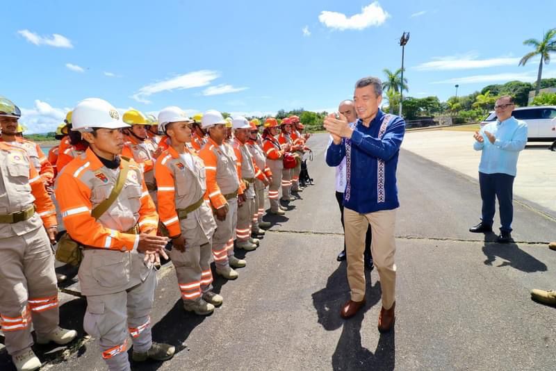 En la Enaproc-Chiapas, entrega Rutilio Escandón unidades vehiculares e inaugura Área de Simuladores de Vuelo