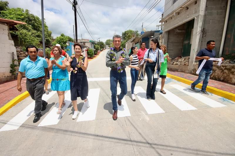 Rutilio Escandón inaugura pavimentación en la colonia Potinaspak, de Tuxtla Gutiérrez