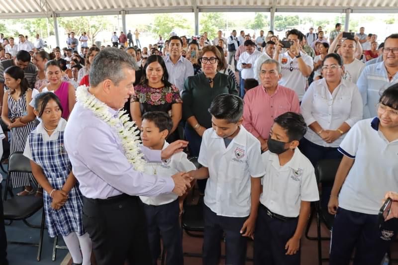 En Berriozábal, Rutilio Escandón inicia entrega de paquetes escolares a niñas, niños y adolescentes