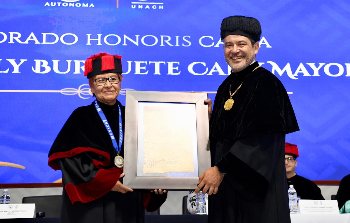 Entrega UNACH el Doctorado Honoris Causa a Ruby Aracely Burguete Cal y Mayor