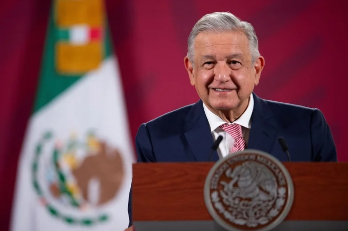 AMLO celebra reforma judicial aprobada con apoyo clave del senador Yunes