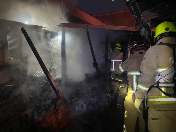 Segundo incendio en menos de un mes devasta locales en Merponorte