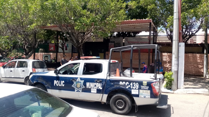 Realiza Policía Municipal operativos en kinder, primarias, secundarias y prepas de Tuxtla