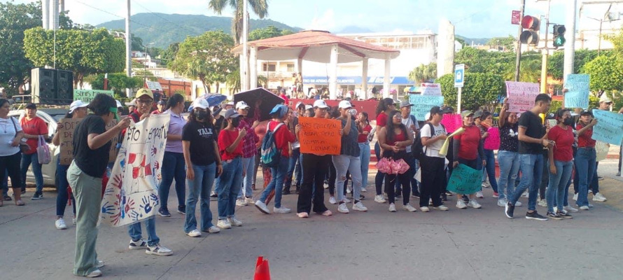 Estudiantes de la Escuela Normal de Tonalá en paro exigen mejoras en seguridad y gestión educativa