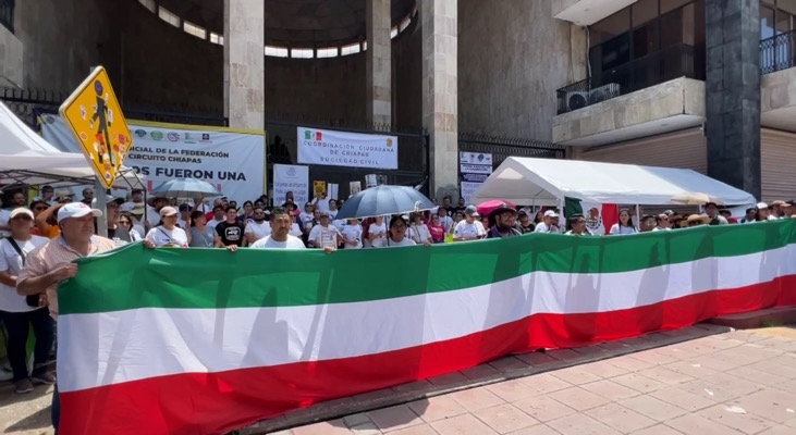 Trabajadores del Poder Judicial irrumpen en el Congreso; acusan de traición y exigen que la reforma no avance